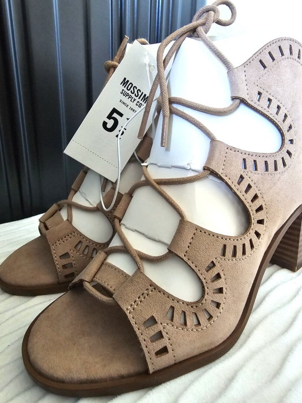 Mossimo Maeve Blush Suede Laser Cut Lace Up Block Heel Sandals Size 5.5 NWT - Picture 5 of 8